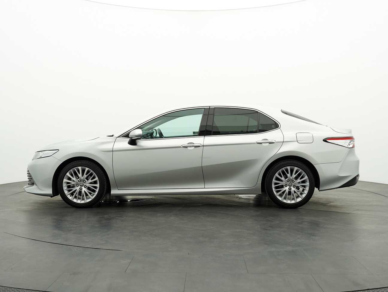used 2020 Toyota Camry V 2.5