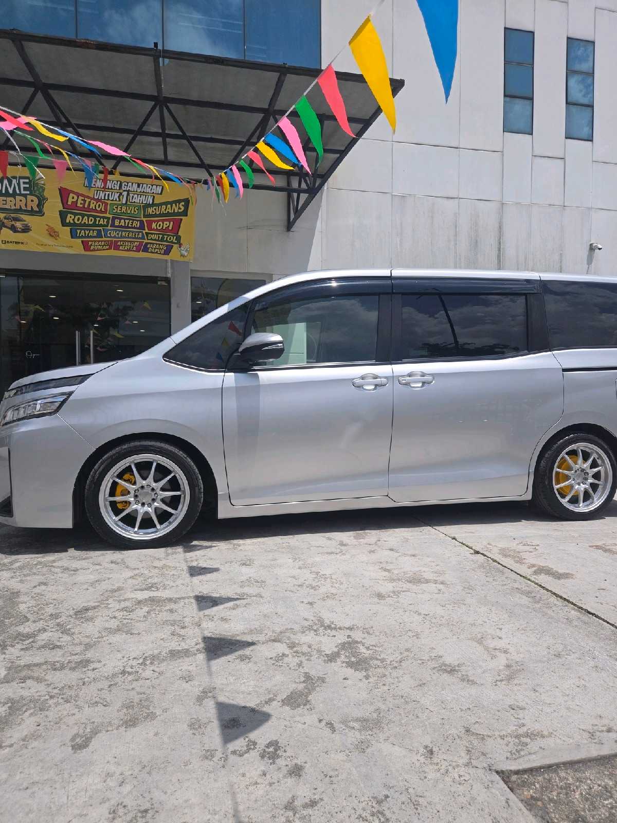 used 2018 Toyota Voxy X 2.0