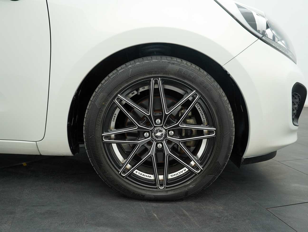 terpakai 2014 Kia Rio EX 1.4