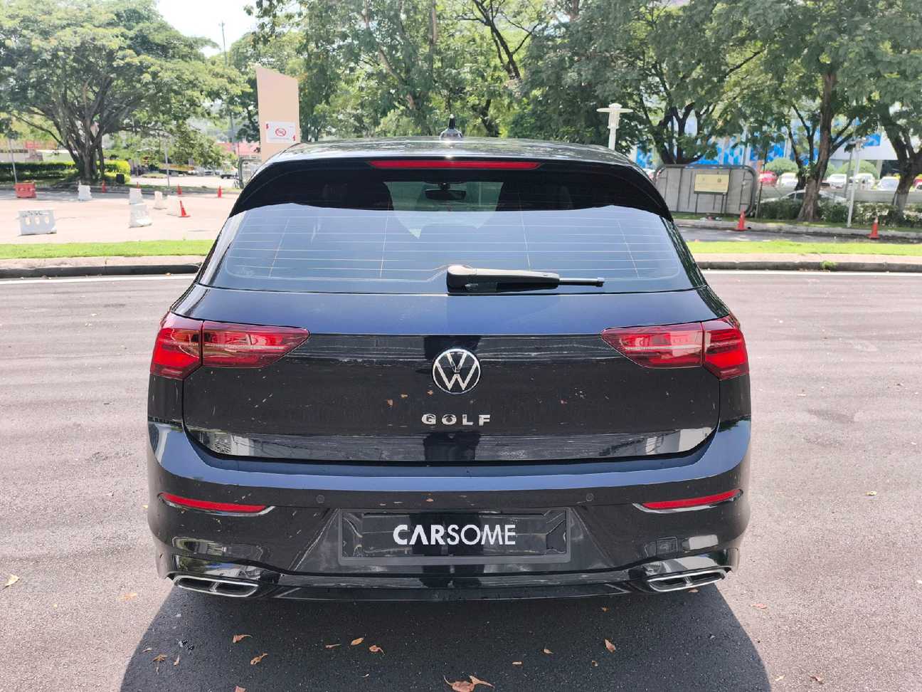terpakai 2022 Volkswagen Golf TSI R-Line 1.4