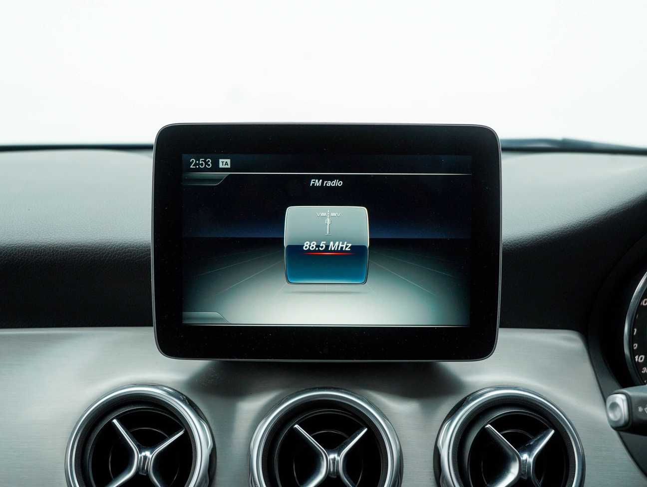 terpakai 2017 Mercedes-Benz GLA250 4MATIC 2.0