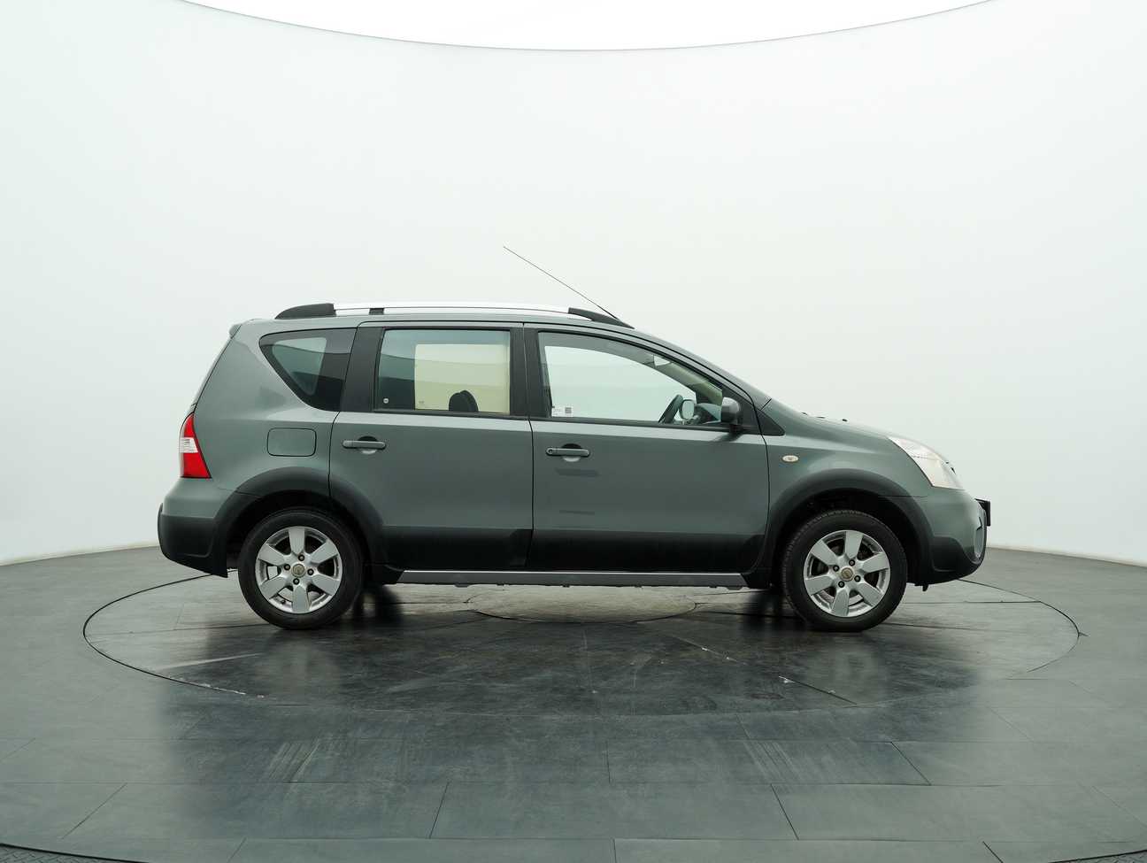 terpakai 2012 Nissan Livina X-Gear  1.6