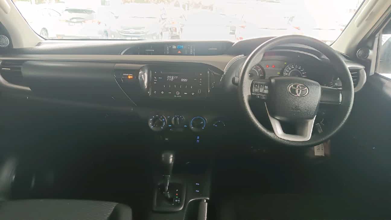 terpakai 2023 Toyota Hilux E Dual Cab 2.4