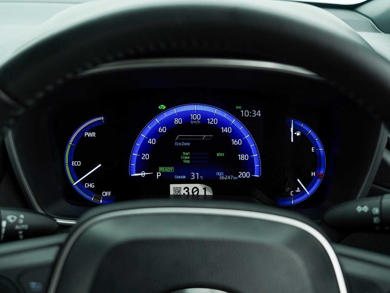 terpakai 2022 Toyota Corolla Cross Hybrid 1.8