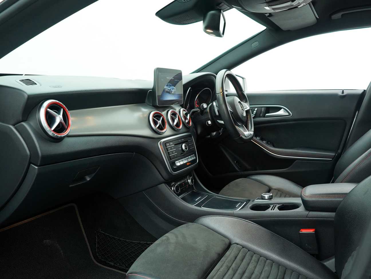 terpakai 2018 Mercedes-Benz CLA200 AMG Line 1.6