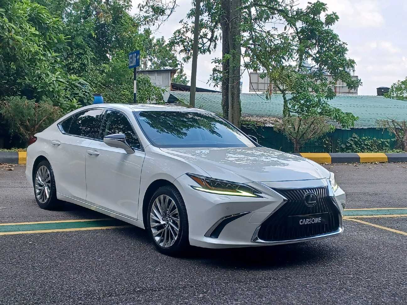 terpakai 2021 Lexus ES 250 Luxury 2.5