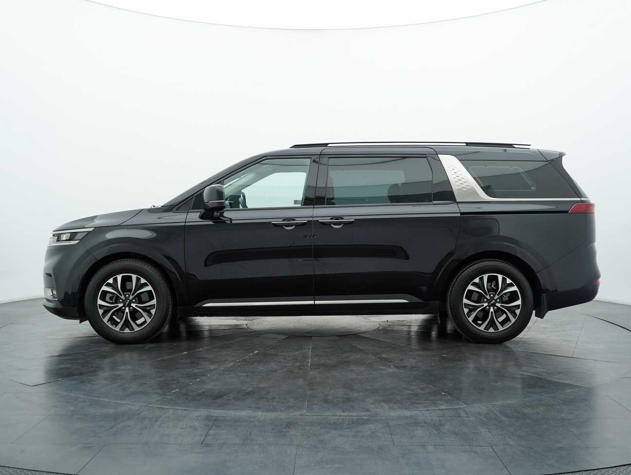 used 2024 Kia Carnival  2.2