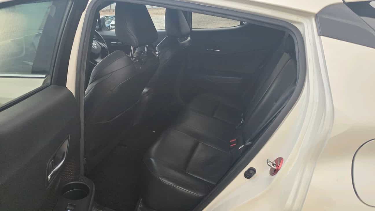 used 2019 Toyota C-HR  1.8