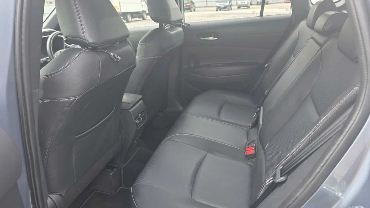 terpakai 2022 Toyota Corolla Cross Hybrid 1.8