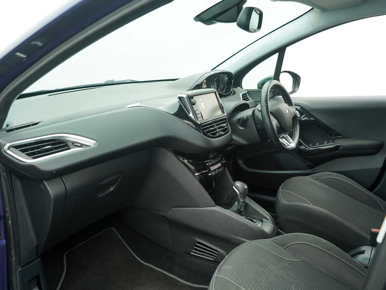 terpakai 2017 Peugeot 208 PureTech 1.2