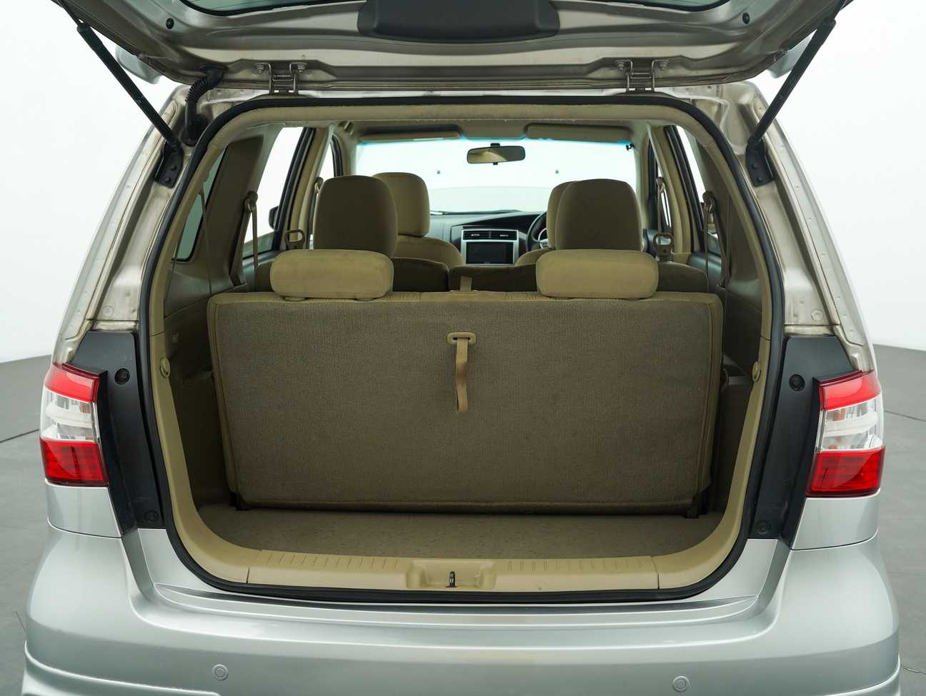 terpakai 2014 Nissan Grand Livina Comfort 1.8