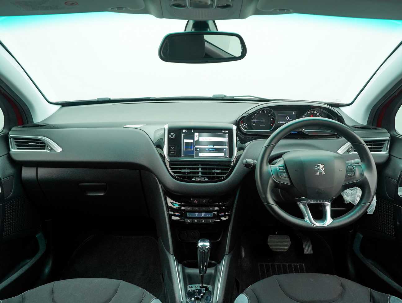 terpakai 2014 Peugeot 208 Allure 5 Door 1.6