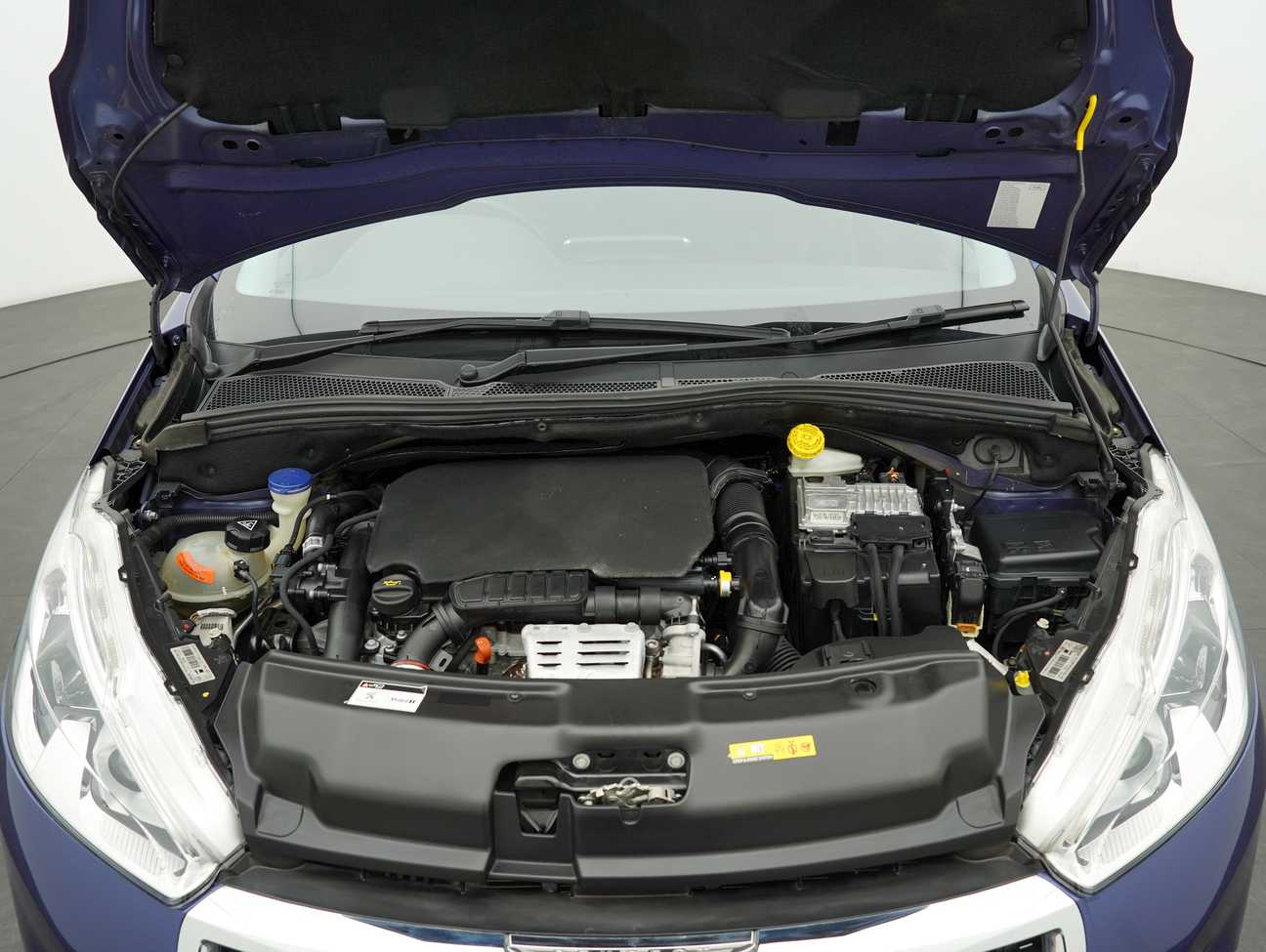 terpakai 2017 Peugeot 208 PureTech 1.2