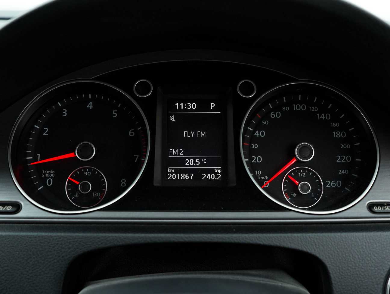 terpakai 2014 Volkswagen Passat TSI 1.8