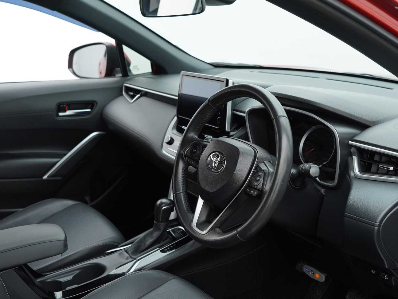 used 2022 Toyota Corolla Cross V 1.8