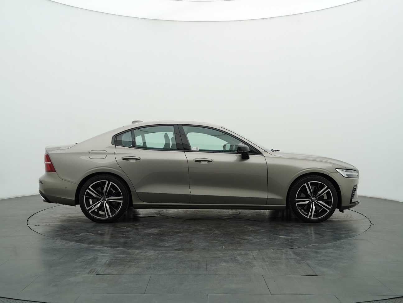 used 2020 Volvo S60 Recharge T8 R-Design 2.0