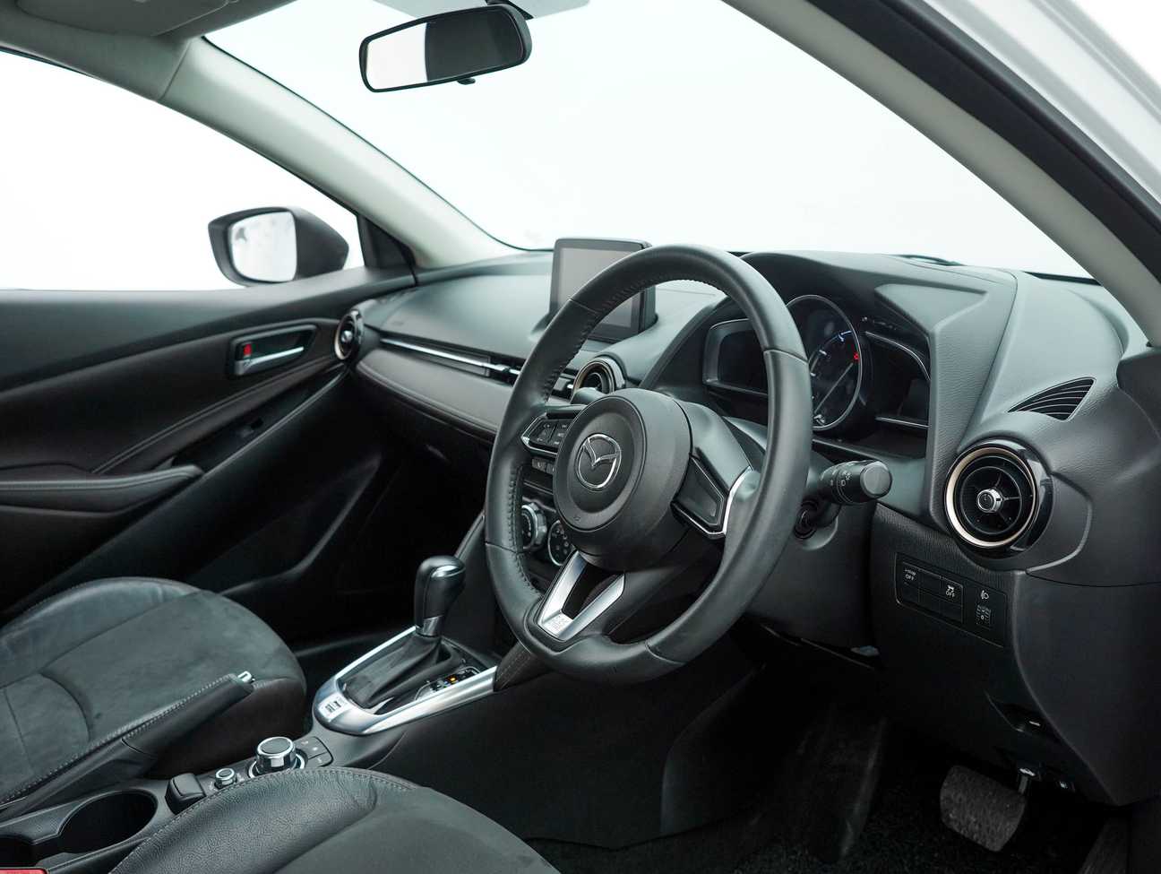 terpakai 2017 Mazda 2 SKYACTIV-G (Halogen Headlight) 1.5