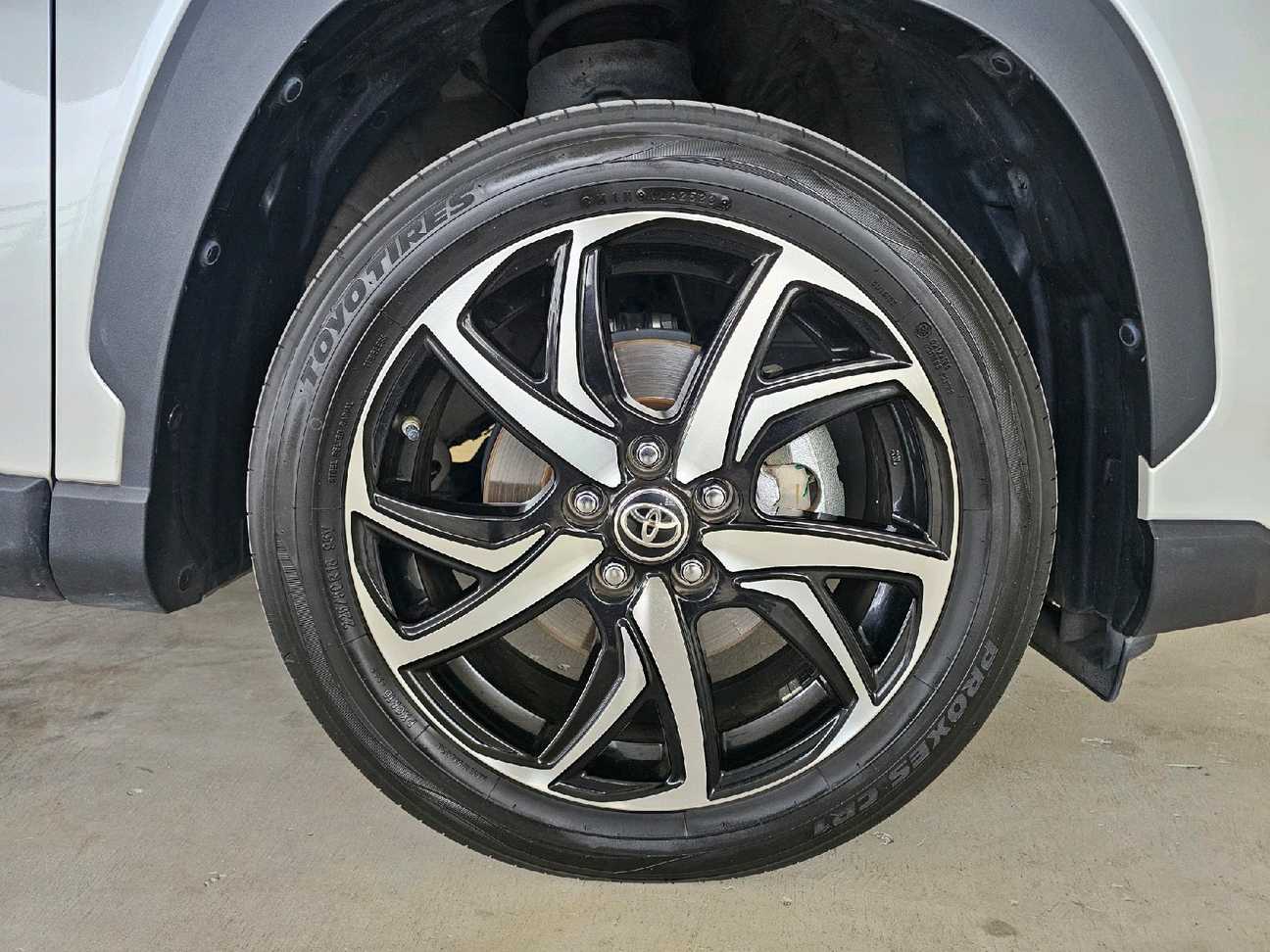 terpakai 2023 Toyota Corolla Cross GR Sport 1.8