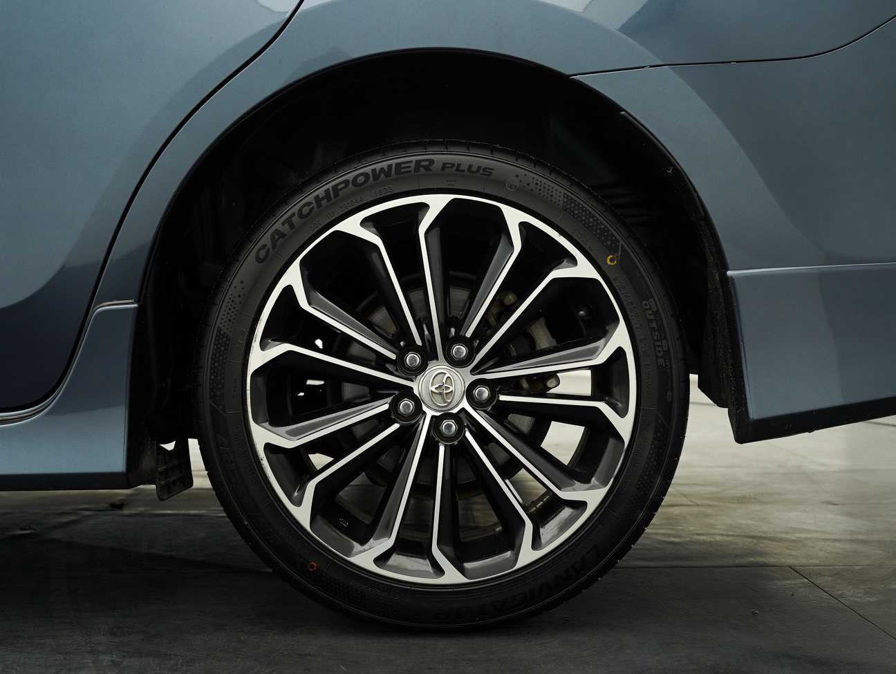 used 2014 Toyota Corolla Altis V 2.0