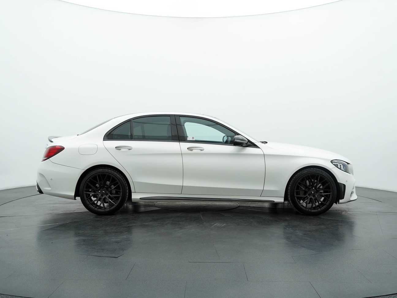 terpakai 2018 Mercedes-Benz C300 Avantgarde AMG Line 2.0