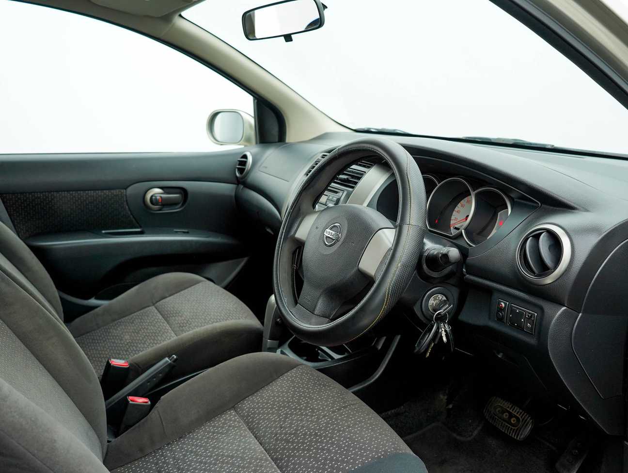 terpakai 2012 Nissan Grand Livina ST-L Comfort 1.6