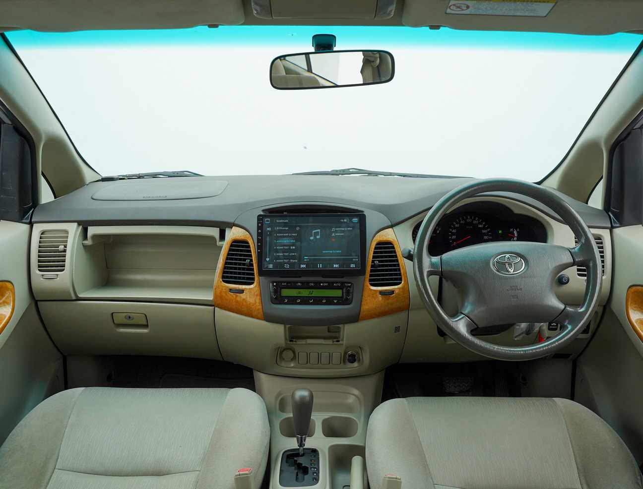 terpakai 2010 Toyota Innova G 2.0