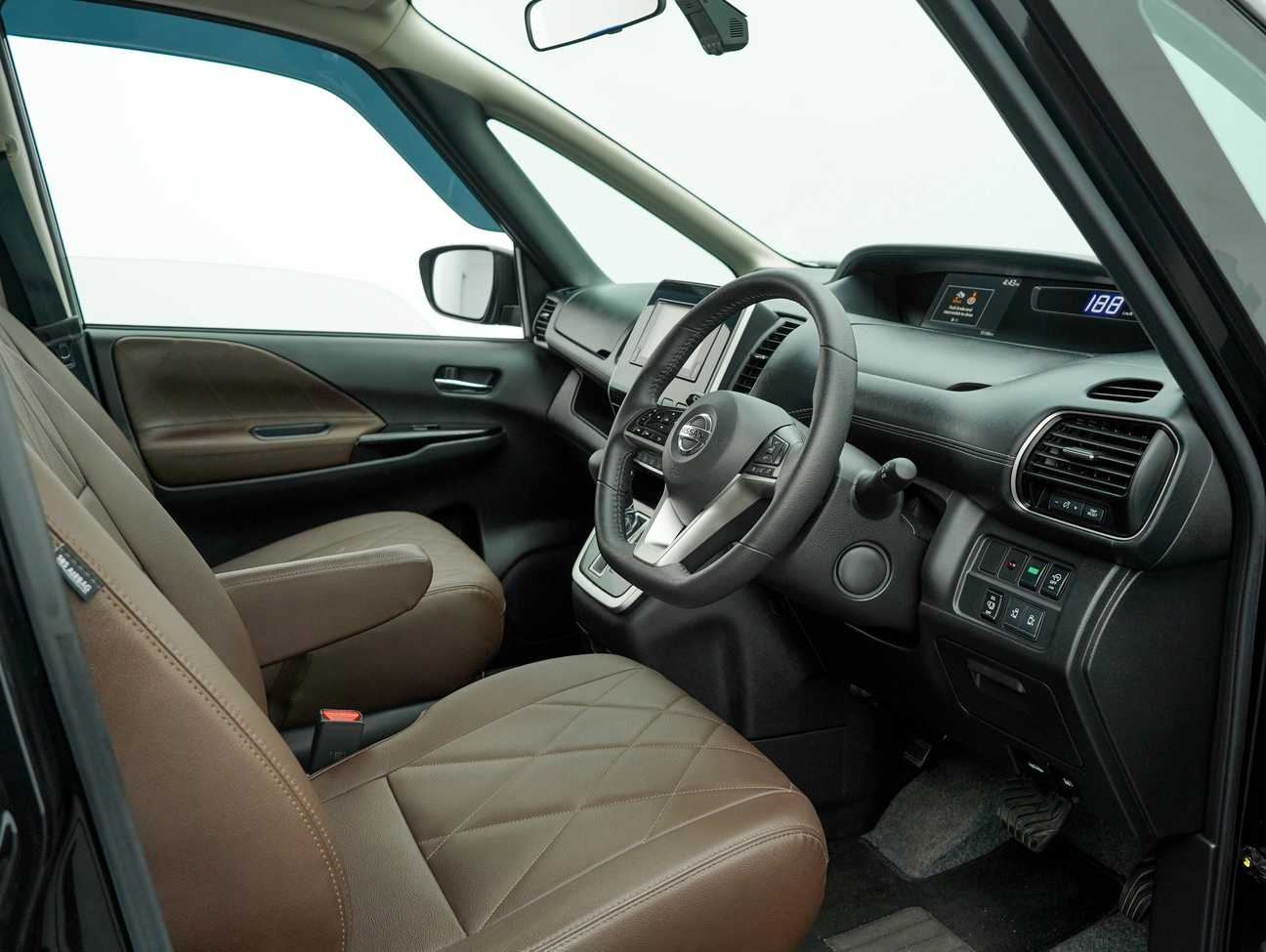 used 2021 Nissan Serena S-Hybrid High-Way Star Two-Tone Color 2.0