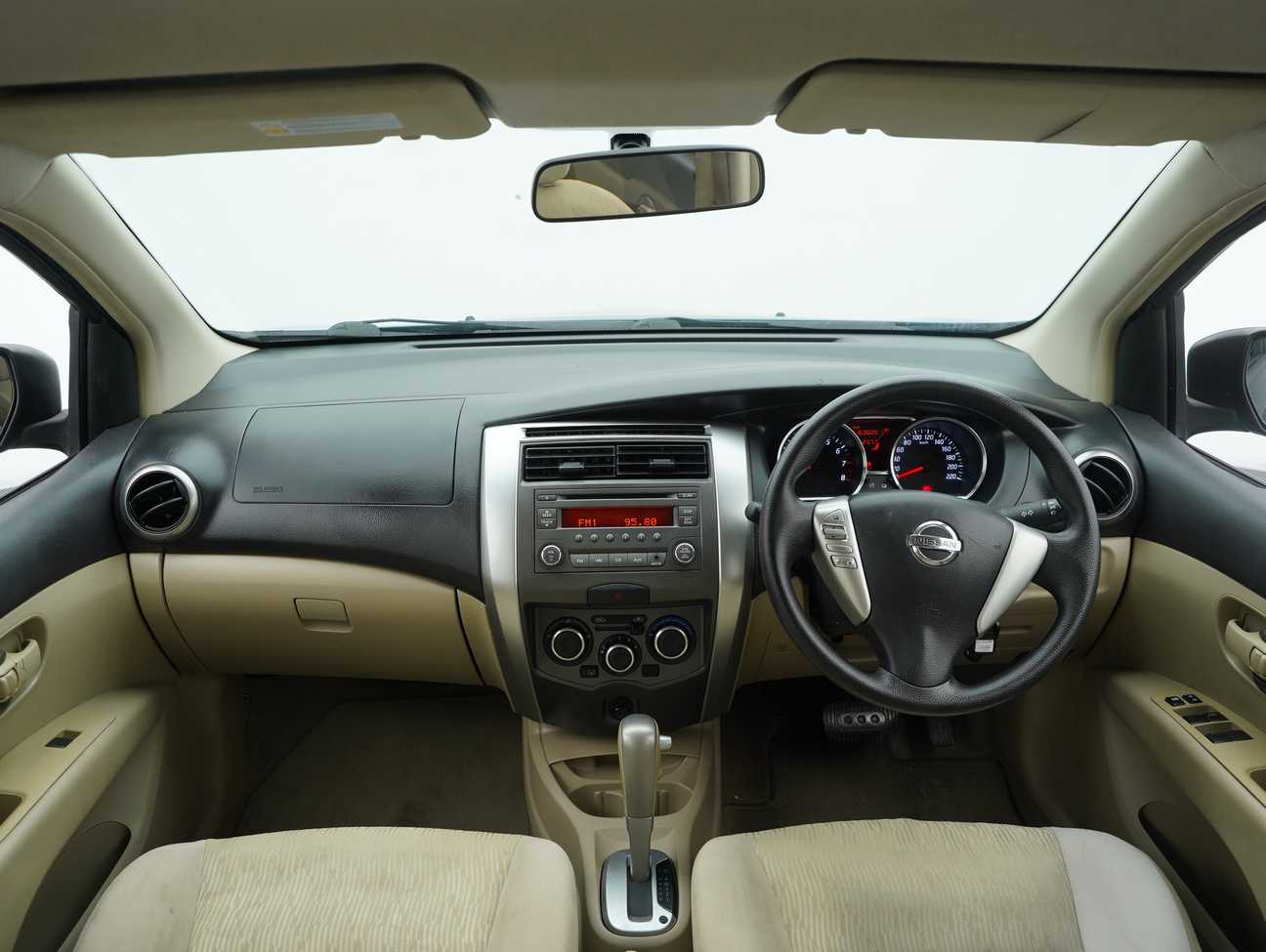 terpakai 2015 Nissan Grand Livina Comfort 1.6