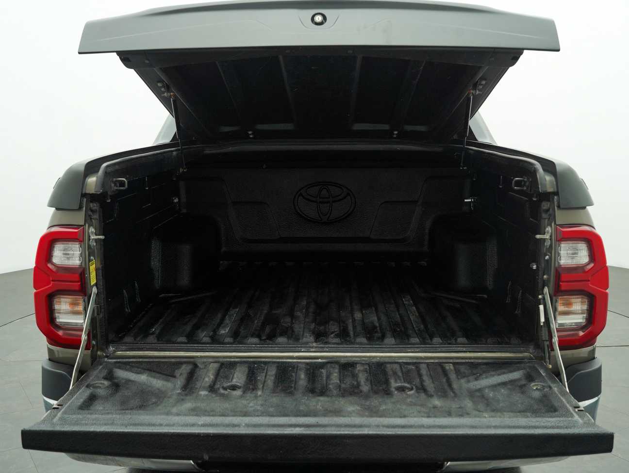 used 2022 Toyota Hilux V Dual Cab 2.4