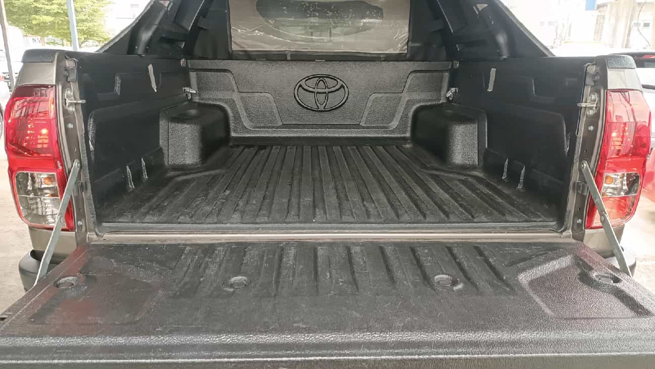 terpakai 2023 Toyota Hilux E Dual Cab 2.4