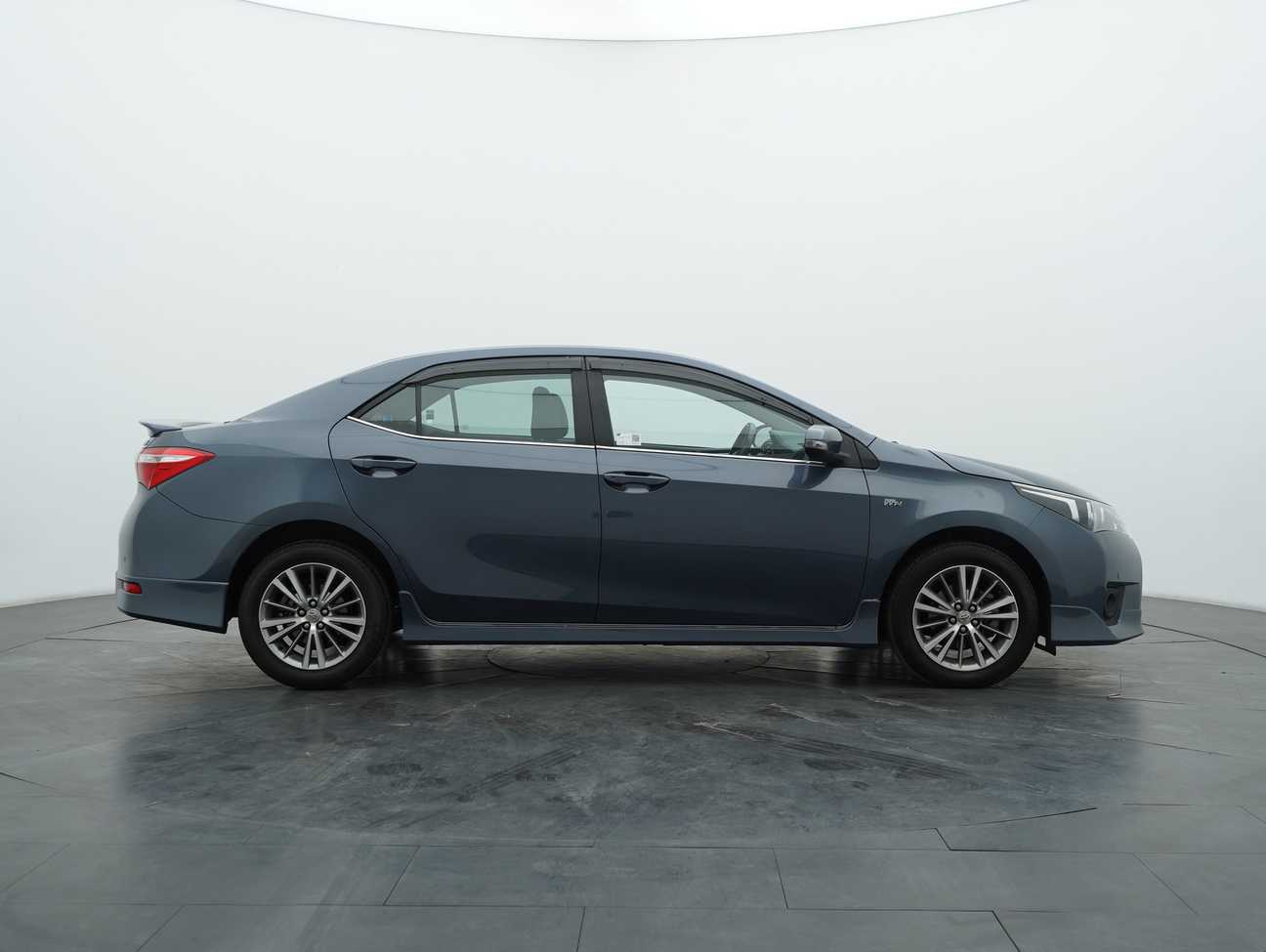 used 2014 Toyota Corolla Altis E 1.8