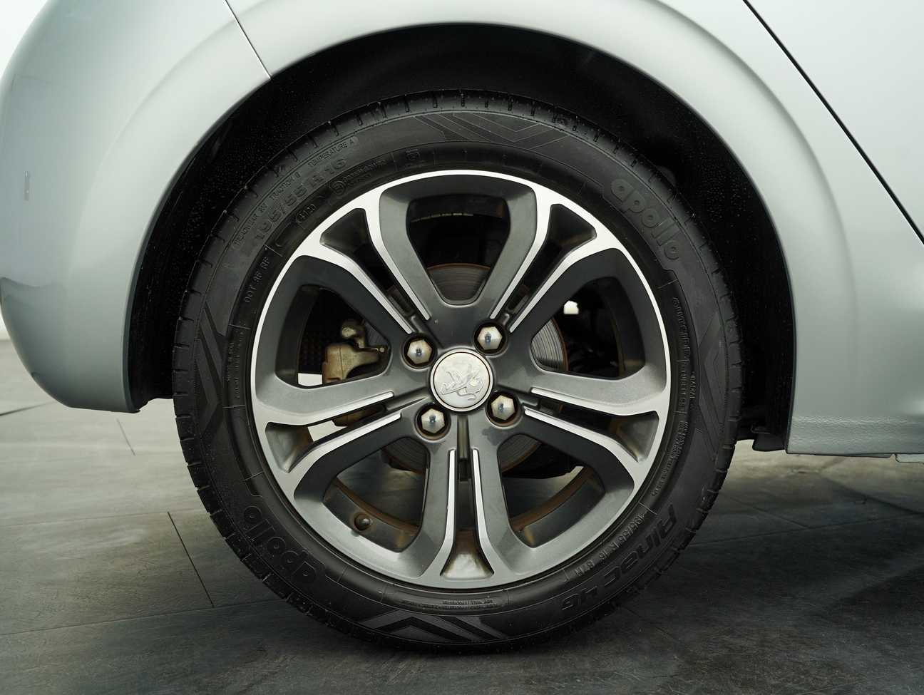 terpakai 2016 Peugeot 208 Allure 3 Door 1.6