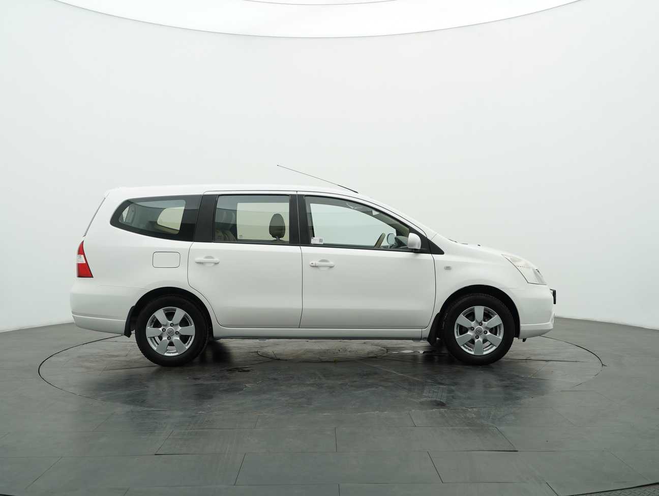 used 2010 Nissan Grand Livina Luxury 1.6