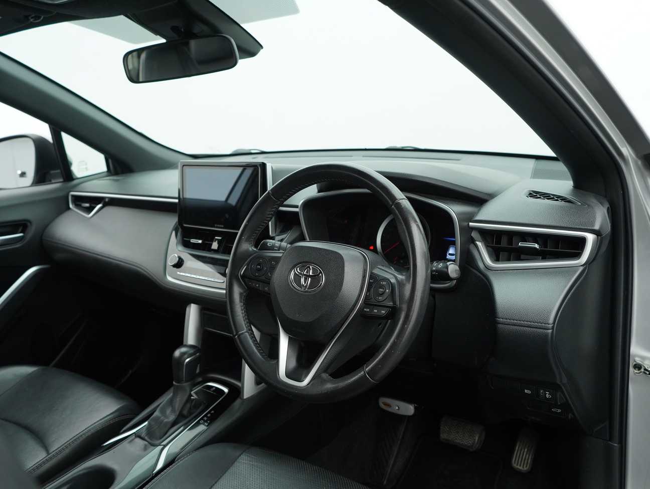 used 2021 Toyota Corolla Cross V 1.8