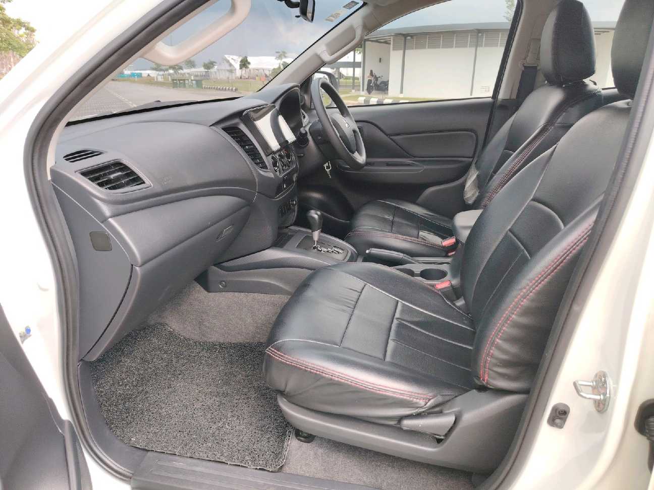 terpakai 2023 Mitsubishi Triton VGT Dual Cab 2.4