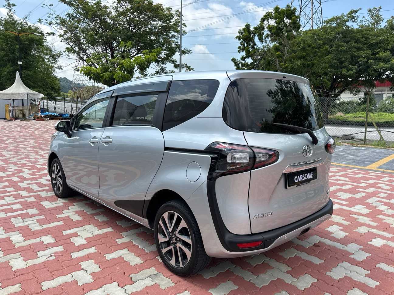 used 2018 Toyota Sienta V 1.5