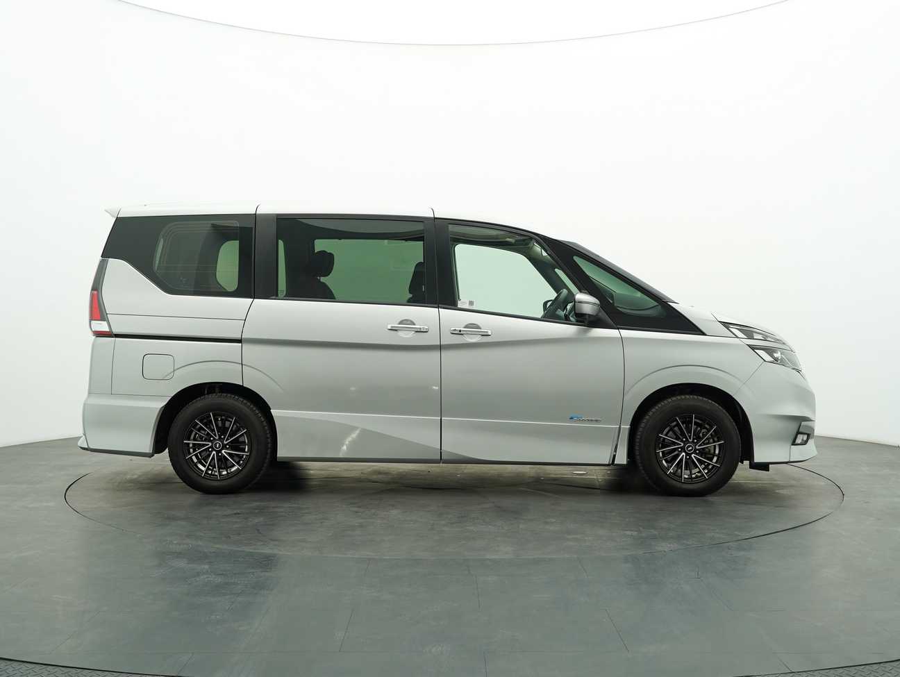 used 2018 Nissan Serena S-Hybrid High-Way Star 2.0