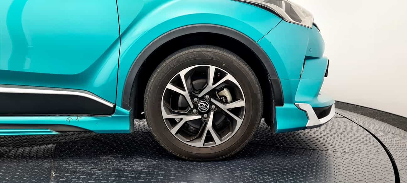 used 2019 Toyota C-HR  1.8