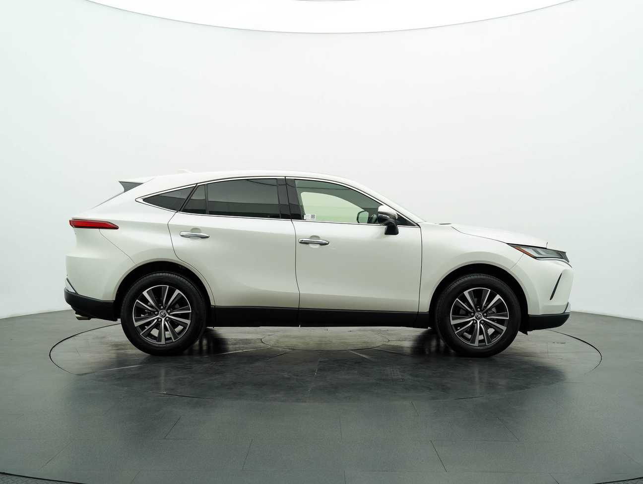 used 2021 Toyota Harrier Luxury 2.0