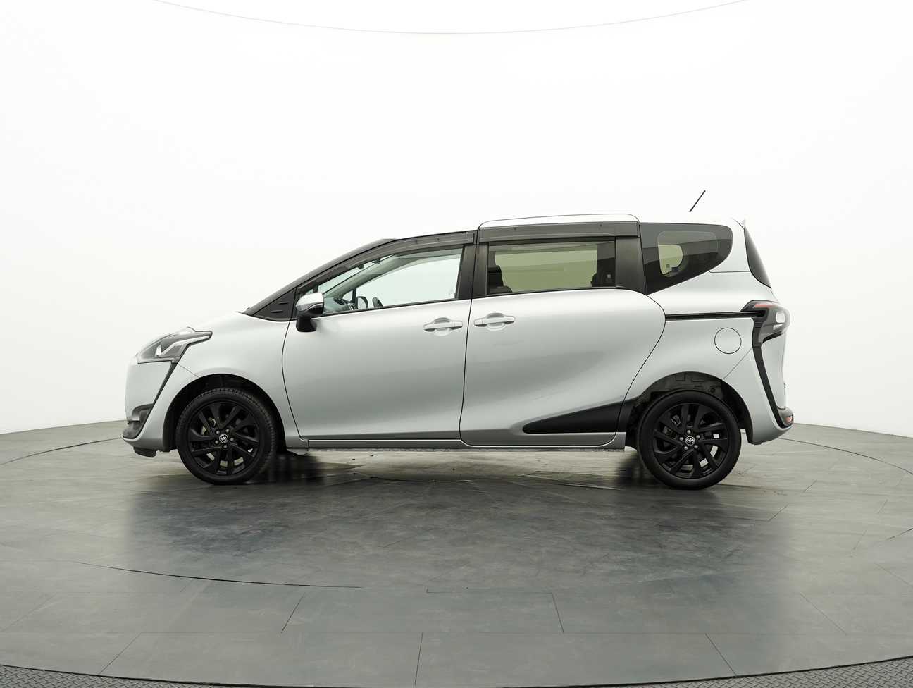 used 2018 Toyota Sienta V 1.5