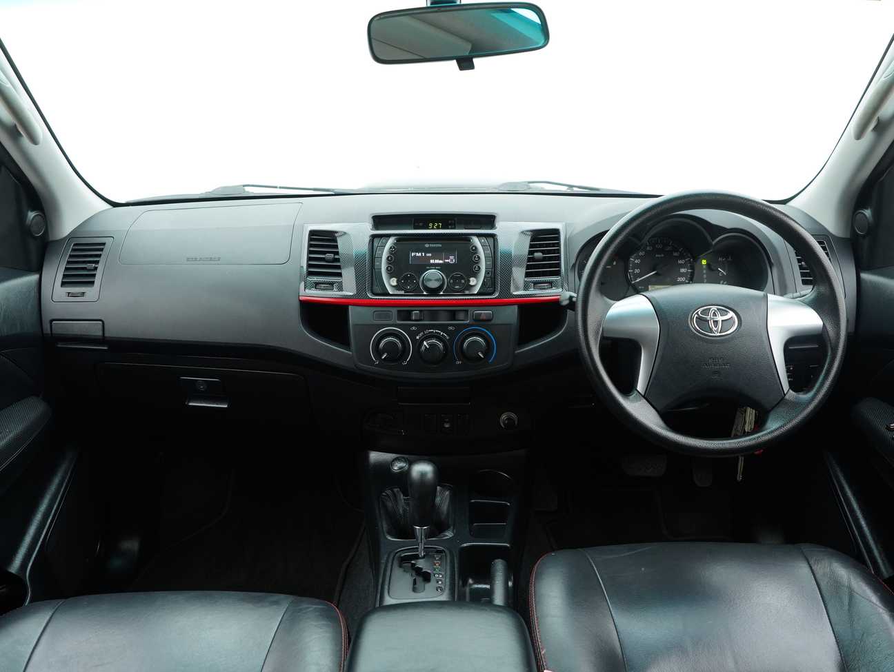 terpakai 2015 Toyota Hilux G TRD Sportivo VNT Dual Cab 2.5