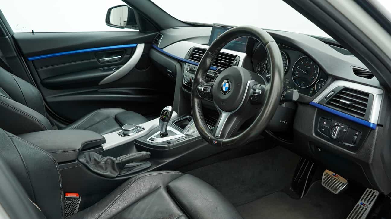 terpakai 2017 BMW 3 30E M SPORT 2.0