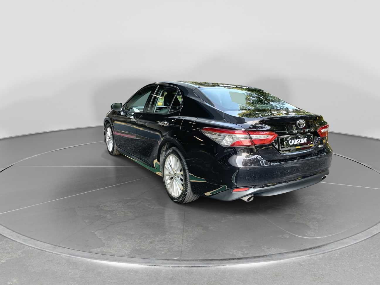 used 2019 Toyota Camry V 2.5