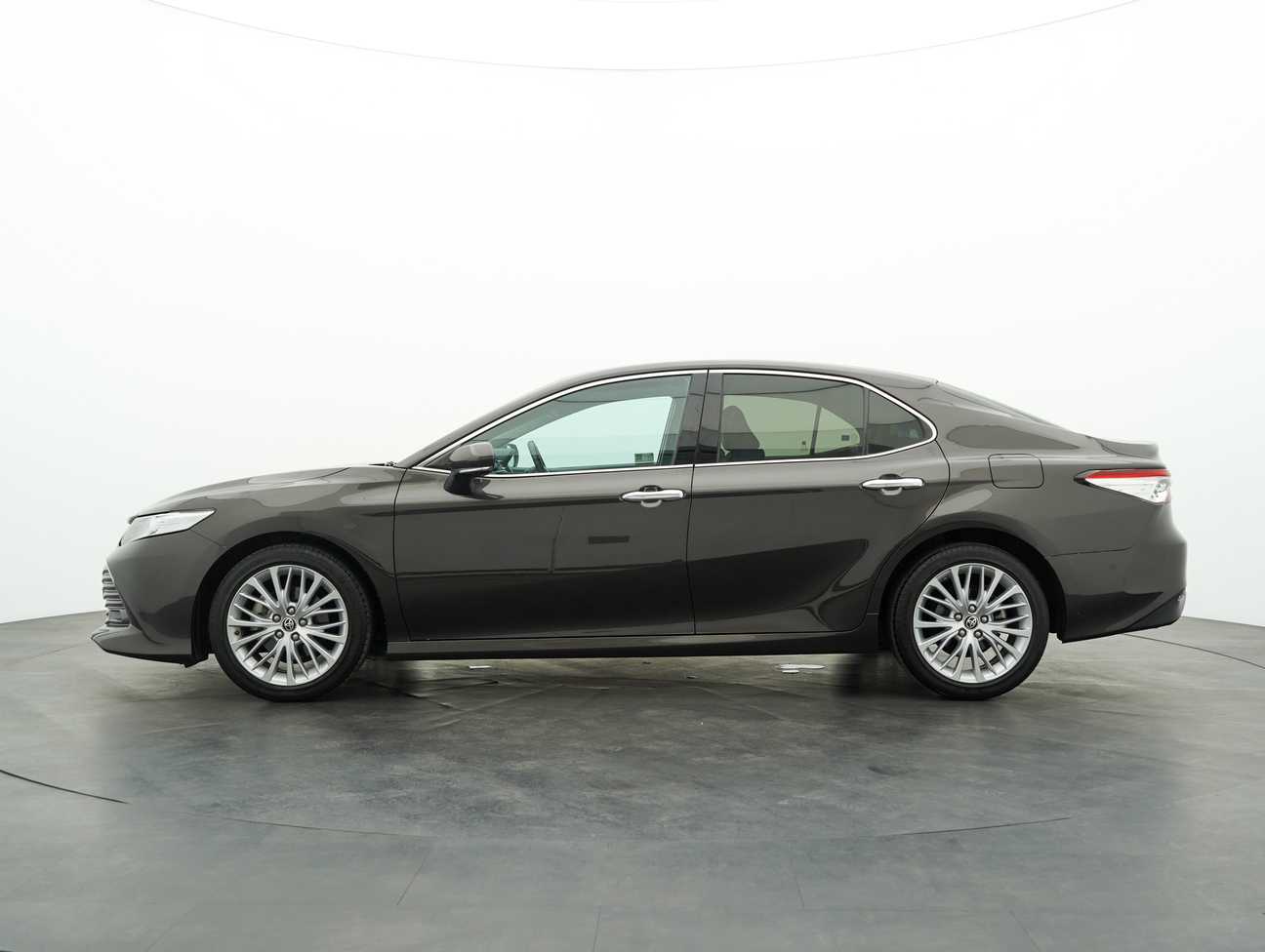 terpakai 2019 Toyota CAMRY V 2.5