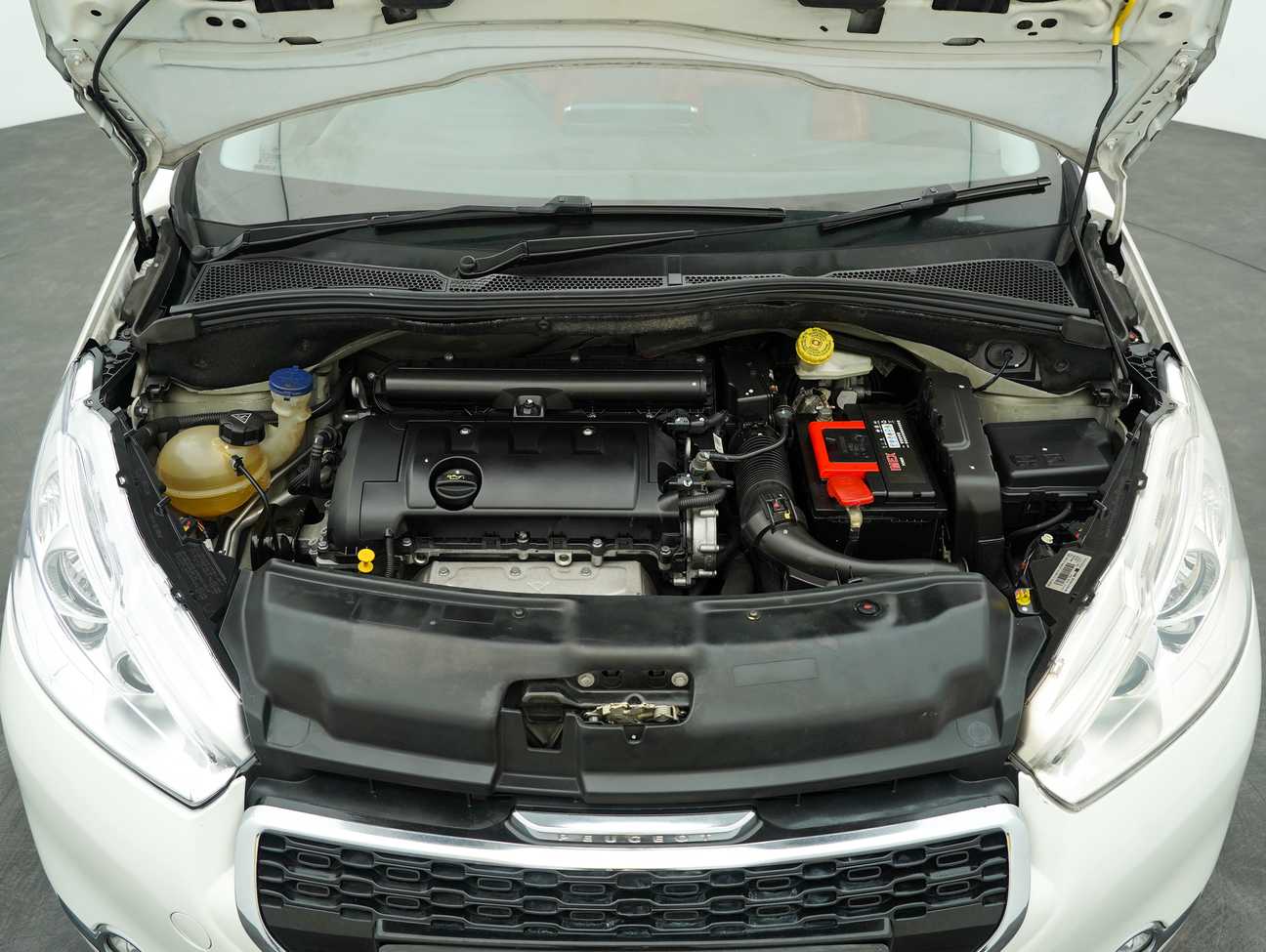 terpakai 2013 Peugeot 208 Allure 1.6