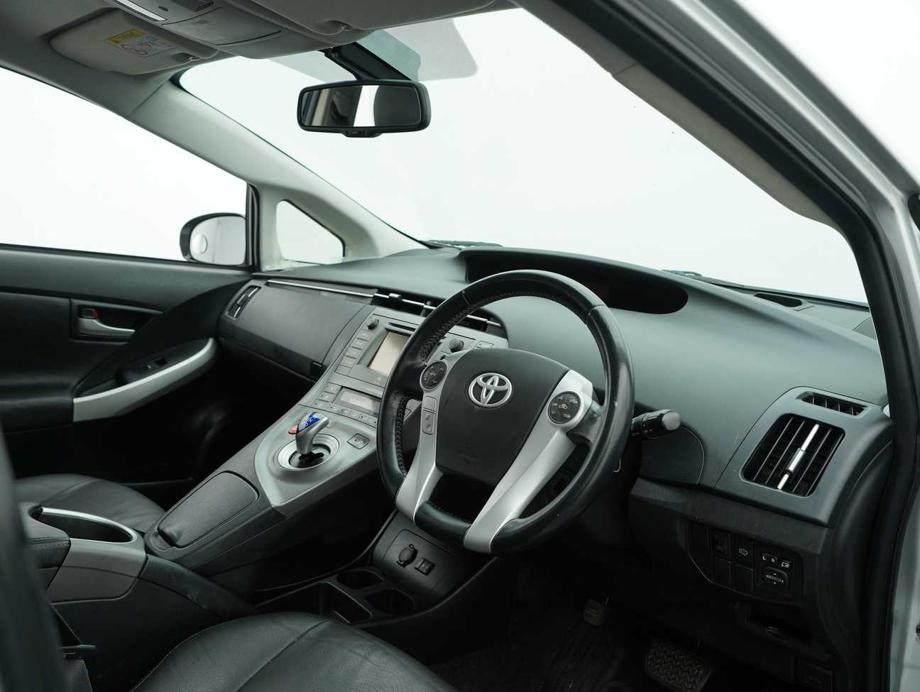 used 2013 Toyota Prius Luxury 1.8