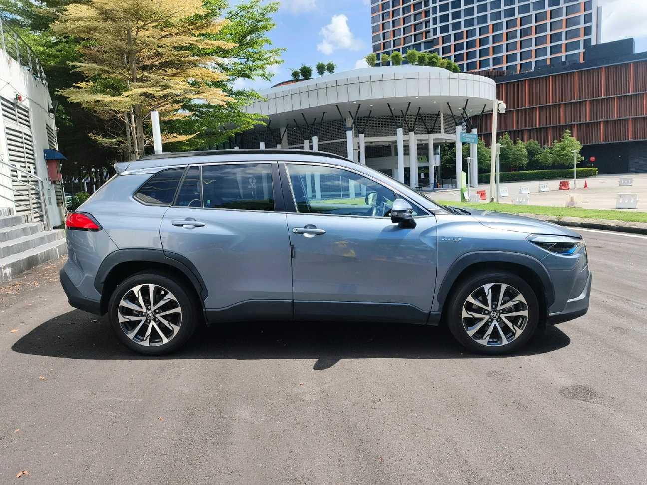 terpakai 2022 Toyota Corolla Cross Hybrid 1.8