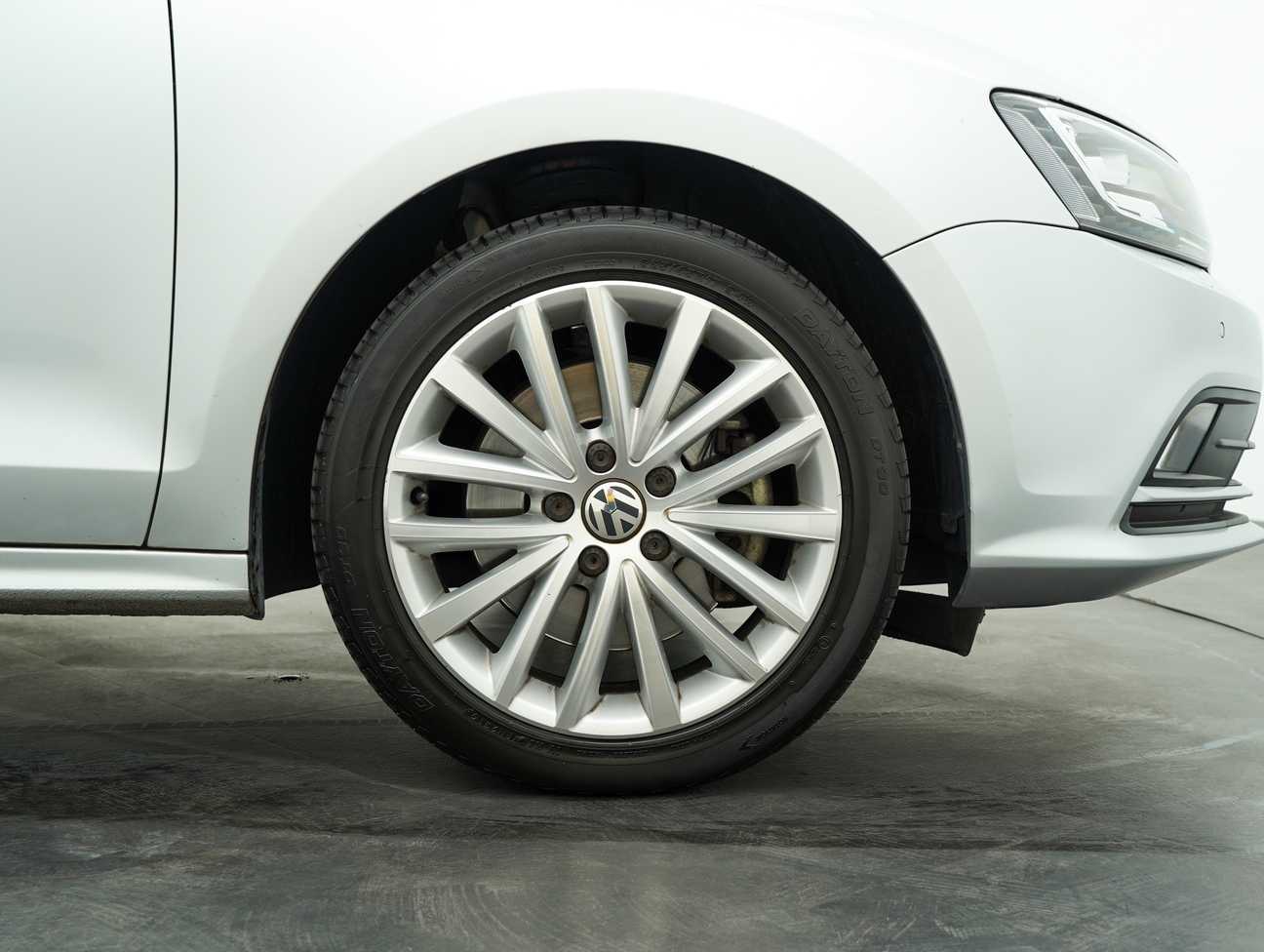 terpakai 2018 Volkswagen JETTA TSI HIGHLINE (CKD) 1.4