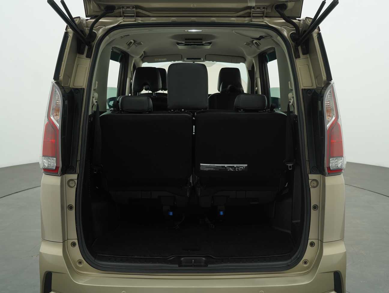 used 2019 Nissan Serena S-Hybrid High-Way Star Premium 2.0