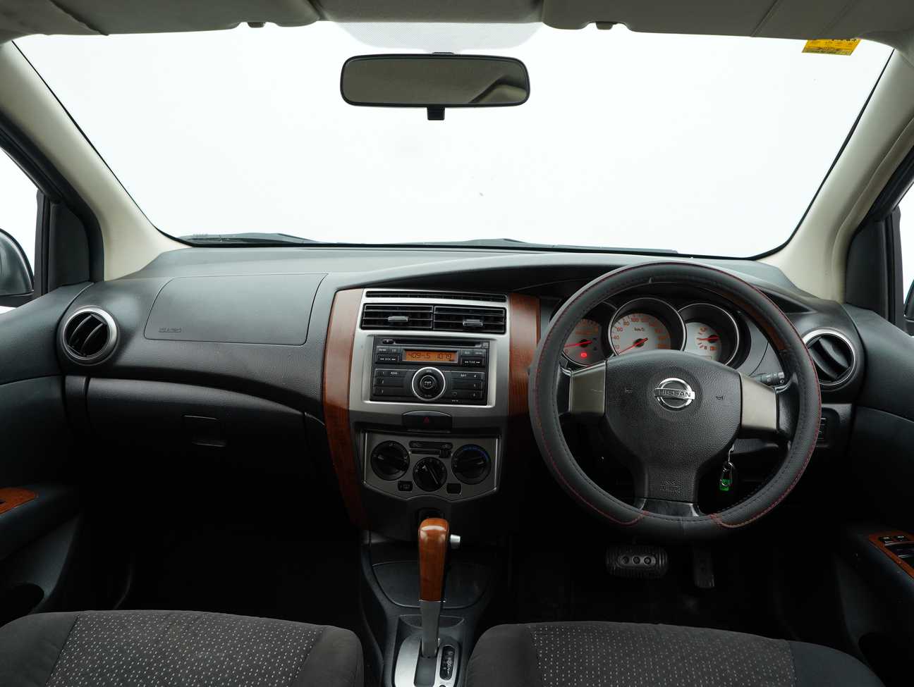 used 2013 Nissan Grand Livina CVTC Comfort 1.8
